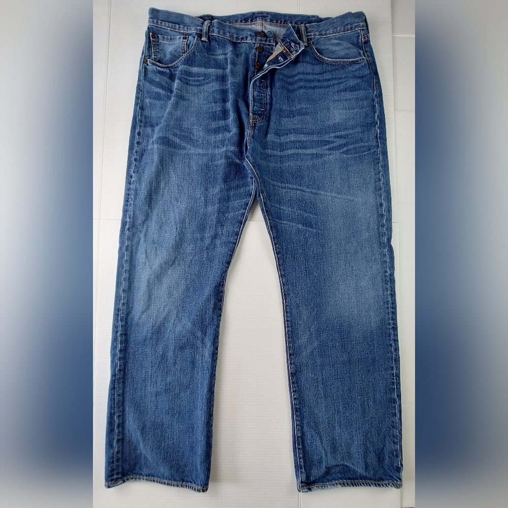 Levis 501 Jeans Mens Size 44x32 Denim Blue Straight Fit 5 Pocket Button Fly